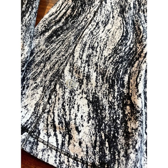 Lululemon Runbeam Hoodie long sleeve top vented Texture Twist Size 0/2? - Picture 7 of 7